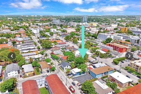 House in Miami, Florida 2 bedrooms, 49.24 sq.m. № 1972119 - photo 21