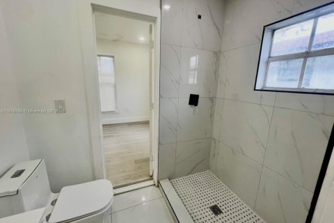 House in Miami, Florida 2 bedrooms, 49.24 sq.m. № 1972119 - photo 12