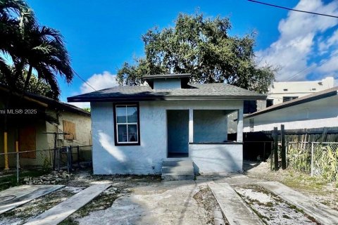 House in Miami, Florida 2 bedrooms, 49.24 sq.m. № 1972119 - photo 2