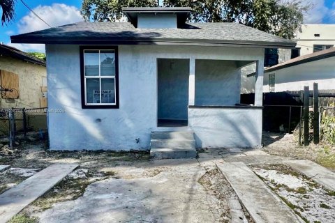 House in Miami, Florida 2 bedrooms, 49.24 sq.m. № 1972119 - photo 1