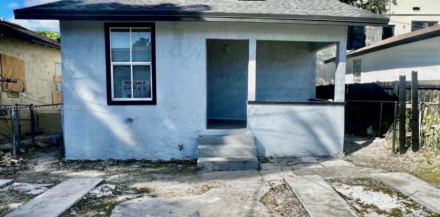 House in Miami, Florida 2 bedrooms, 49.24 sq.m. № 1972119