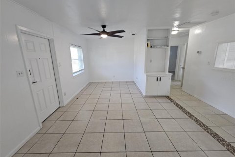 House in Auburndale, Florida 3 bedrooms, 107.02 sq.m. № 2393968 - photo 7
