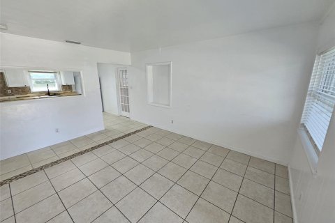 House in Auburndale, Florida 3 bedrooms, 107.02 sq.m. № 2393968 - photo 6