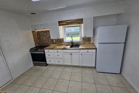 House in Auburndale, Florida 3 bedrooms, 107.02 sq.m. № 2393968 - photo 10