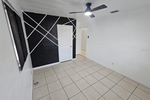 House in Auburndale, Florida 3 bedrooms, 107.02 sq.m. № 2393968 - photo 14