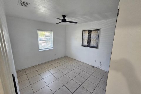 House in Auburndale, Florida 3 bedrooms, 107.02 sq.m. № 2393968 - photo 13