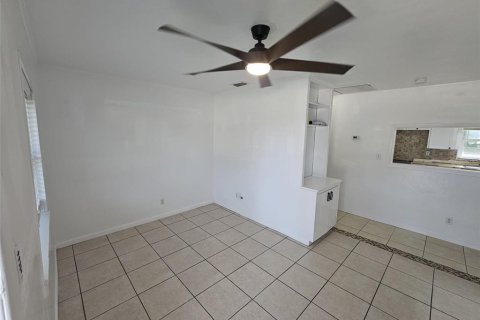 House in Auburndale, Florida 3 bedrooms, 107.02 sq.m. № 2393968 - photo 5