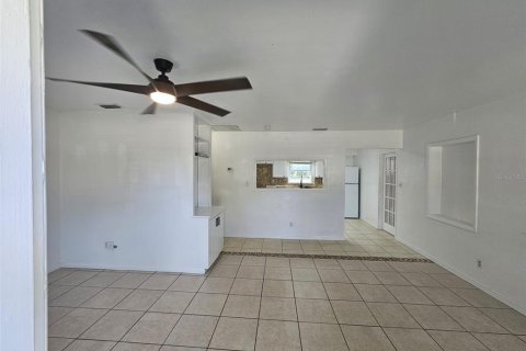 House in Auburndale, Florida 3 bedrooms, 107.02 sq.m. № 2393968 - photo 4