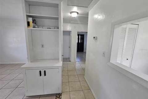House in Auburndale, Florida 3 bedrooms, 107.02 sq.m. № 2393968 - photo 12