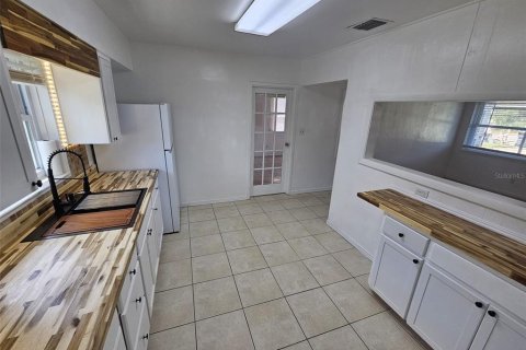 House in Auburndale, Florida 3 bedrooms, 107.02 sq.m. № 2393968 - photo 11