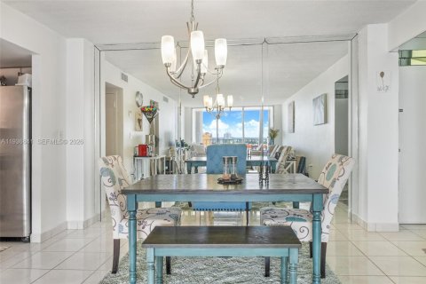 Condo in North Bay Village, Florida, 2 bedrooms  № 2054258 - photo 7