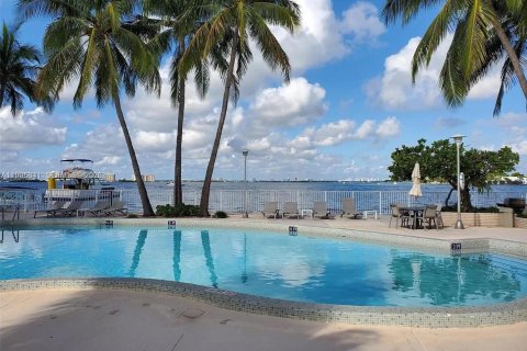 Condo in North Bay Village, Florida, 2 bedrooms  № 2054258 - photo 4