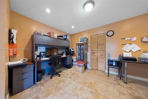 Commercial property in Miami Gardens, Florida № 1862658 - photo 10