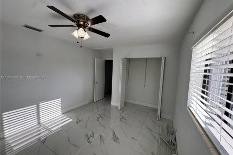 Casa en alquiler en Miami, Florida, 4 dormitorios, 152.82 m2 № 2054937 - foto 20