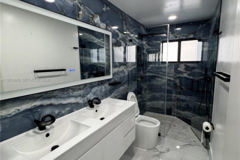 Casa en alquiler en Miami, Florida, 4 dormitorios, 152.82 m2 № 2054937 - foto 17