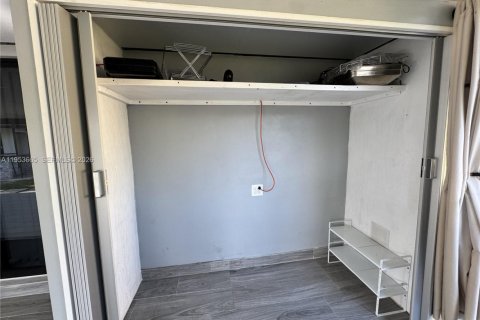 Casa en alquiler en Miami, Florida, 4 dormitorios, 152.82 m2 № 2054937 - foto 30