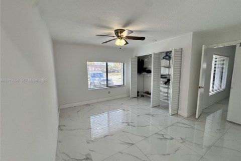 Casa en alquiler en Miami, Florida, 4 dormitorios, 152.82 m2 № 2054937 - foto 15