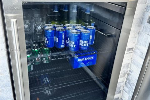 Casa en alquiler en Miami, Florida, 4 dormitorios, 152.82 m2 № 2054937 - foto 13