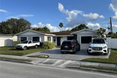 Casa en Miami, Florida 4 dormitorios, 152.82 m2 № 2054937