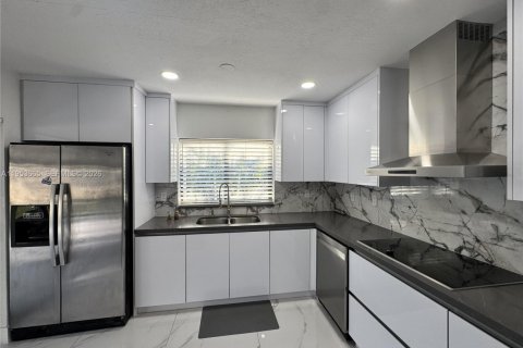 Casa en alquiler en Miami, Florida, 4 dormitorios, 152.82 m2 № 2054937 - foto 8