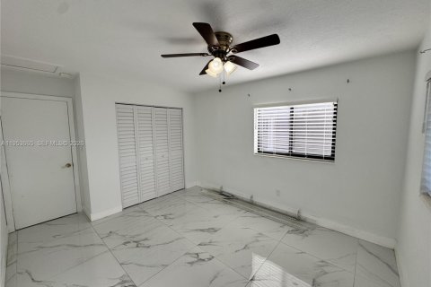 Casa en alquiler en Miami, Florida, 4 dormitorios, 152.82 m2 № 2054937 - foto 21