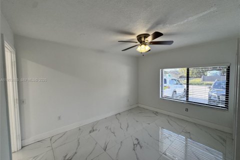 Casa en alquiler en Miami, Florida, 4 dormitorios, 152.82 m2 № 2054937 - foto 16