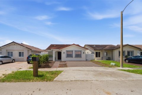 Casa en Hialeah, Florida 3 dormitorios, 128.76 m2 № 2356835