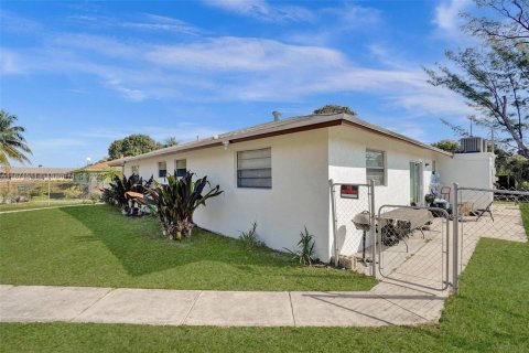 Commercial property in Boynton Beach, Florida 232.53 sq.m. № 1920090 - photo 26