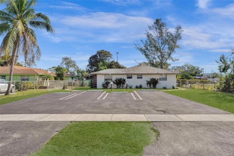 Commercial property in Boynton Beach, Florida 232.53 sq.m. № 1920090 - photo 21