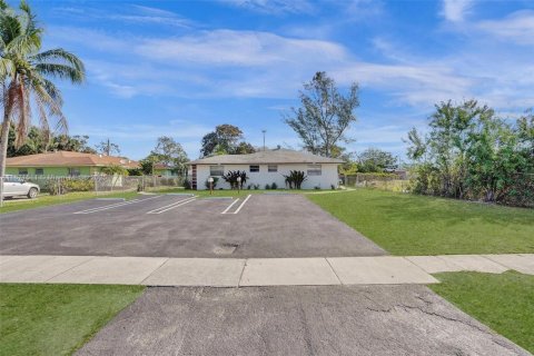 Commercial property in Boynton Beach, Florida 232.53 sq.m. № 1920090 - photo 20
