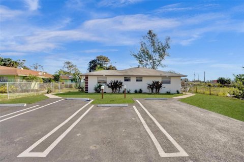 Commercial property in Boynton Beach, Florida 232.53 sq.m. № 1920090 - photo 24