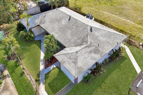 Commercial property in Boynton Beach, Florida 232.53 sq.m. № 1920090 - photo 1