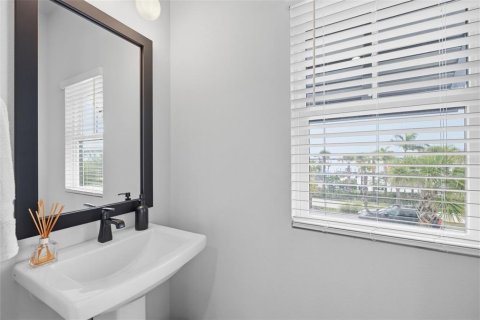 Touwnhouse à vendre à Sarasota, Floride: 3 chambres, 211.45 m2 № 2226125 - photo 12