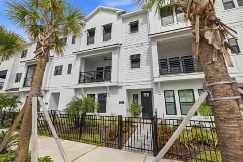 Townhouse in Sarasota, Florida 3 bedrooms, 211.45 sq.m. № 2226125