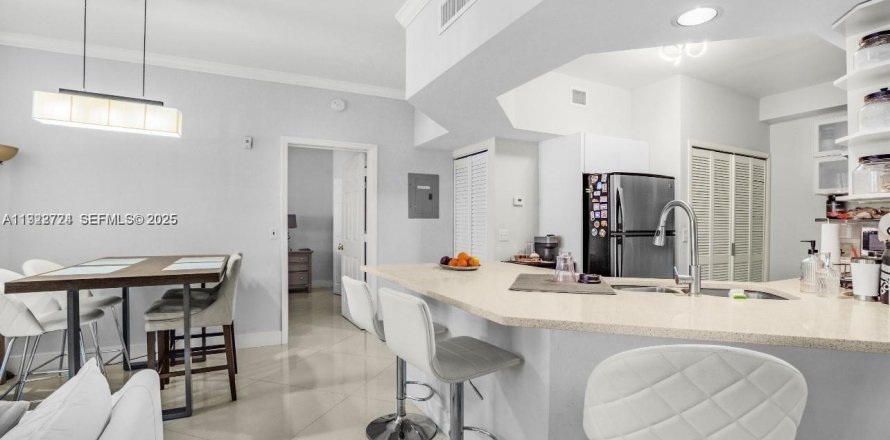 Condominio en Aventura, Florida, 2 dormitorios № 2076838