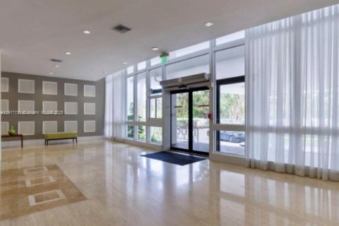 Снять в аренду кондоминиум в Майами-Бич, Флорида 2 спальни, 112.13м2, № 2035060 - фото 3