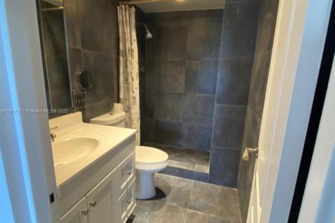 Снять в аренду кондоминиум в Майами-Бич, Флорида 2 спальни, 112.13м2, № 2035060 - фото 17