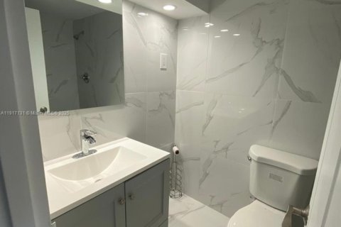 Снять в аренду кондоминиум в Майами-Бич, Флорида 2 спальни, 112.13м2, № 2035060 - фото 23