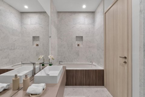 Copropriété à louer à Miami, Floride: 6 chambres, 480.58 m2 № 2255812 - photo 26