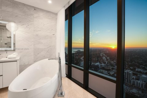 Copropriété à louer à Miami, Floride: 6 chambres, 480.58 m2 № 2255812 - photo 19