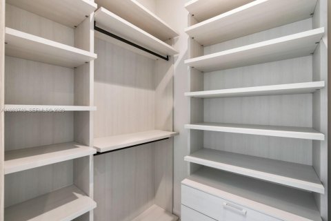 Copropriété à louer à Miami, Floride: 6 chambres, 480.58 m2 № 2255812 - photo 27
