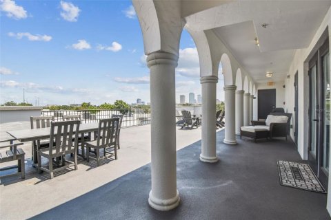 Condo in Tampa, Florida, 2 bedrooms № 2393907 - photo 27