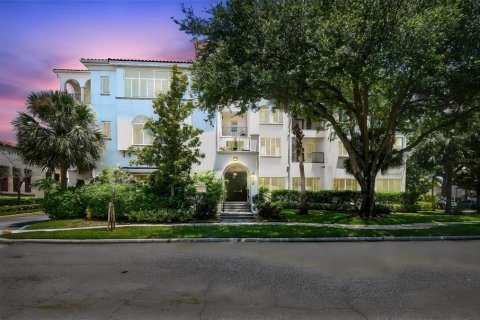 Condo in Tampa, Florida, 2 bedrooms № 2393907