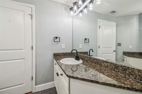 Condo in Tampa, Florida, 2 bedrooms № 2393907 - photo 19