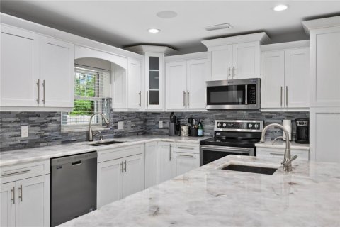 House in Lutz, Florida 4 bedrooms, 378.21 sq.m. № 1793417 - photo 17