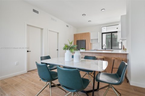 Adosado en venta en Miami, Florida, 3 dormitorios, 170.1 m2 № 1863948 - foto 11