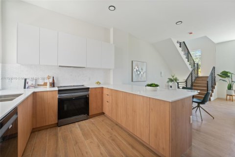 Adosado en venta en Miami, Florida, 3 dormitorios, 170.1 m2 № 1863948 - foto 9