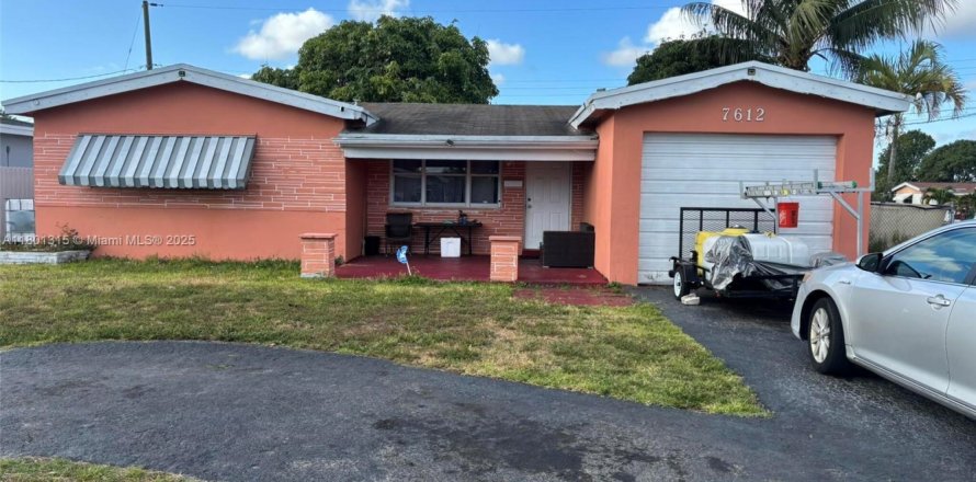 House in Miramar, Florida 3 bedrooms, 117.24 sq.m. № 1683450