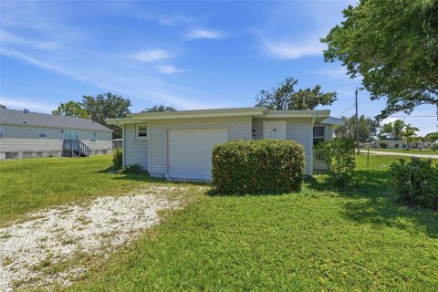 Casa en Punta Gorda, Florida 3 dormitorios, 128.39 m2 № 2379789