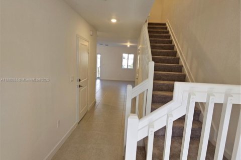 Touwnhouse à louer à Pembroke Park, Floride: 3 chambres, 118.54 m2 № 1931515 - photo 2